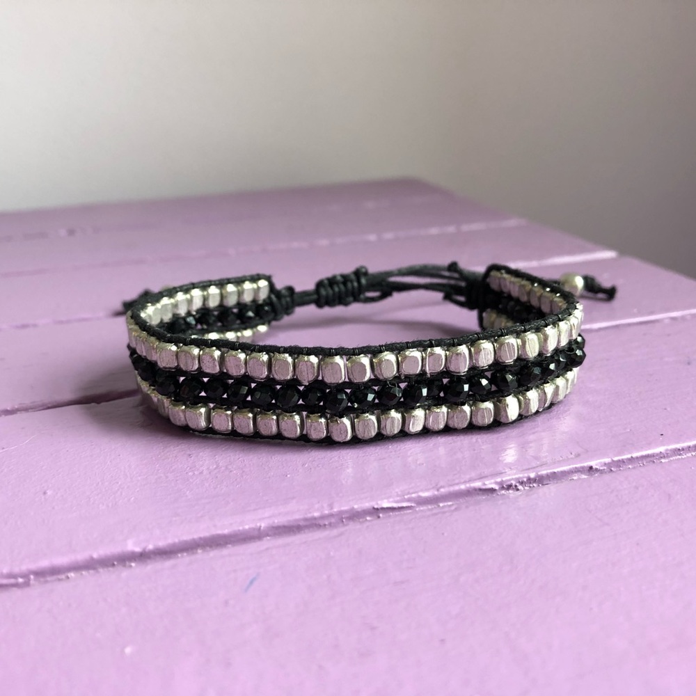 Black and silver beaded pull bracelet!